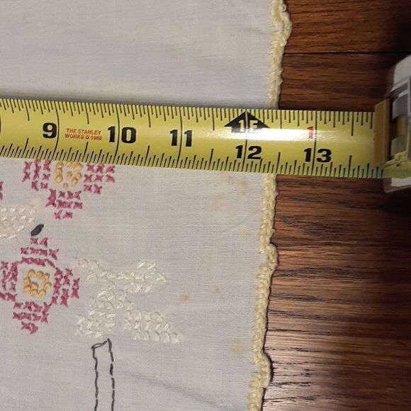 Vintage cross stitched embroidery butterflies flowers table runner w/tatted edge - Picture 4 of 8